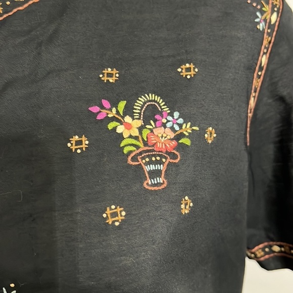 Hand Embroidered Vintage Blouse from China Floral Designs size 36 Small - Picture 4 of 8